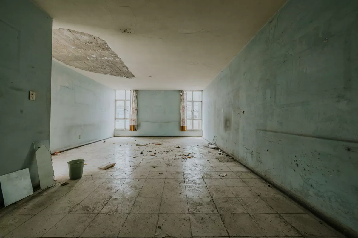 How long does water damage take to dry out?
